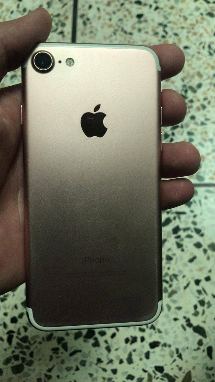 Apple iPhone 7 4