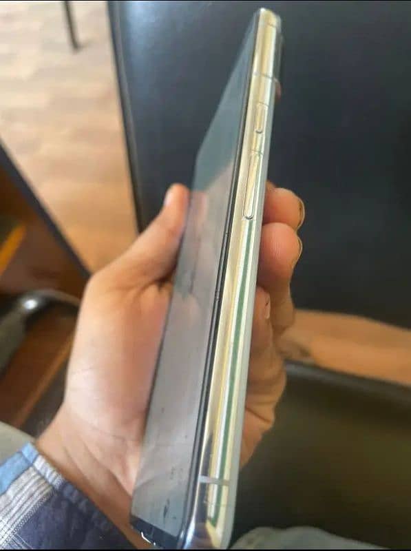 Selling Google pixel 8 pro 4