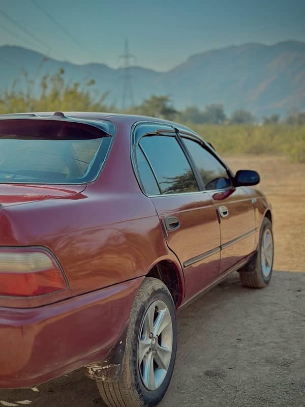 Toyota Corolla XE 2000 5