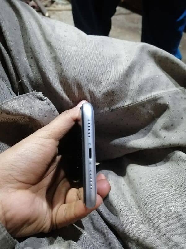 IPHONE 11 5