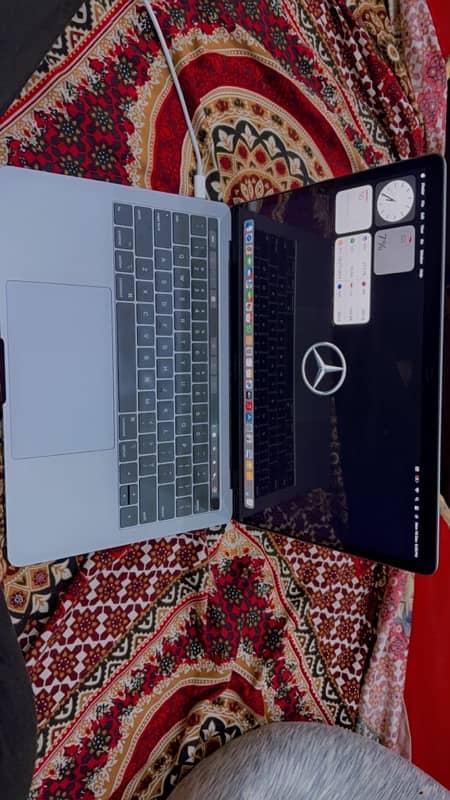 Macbook Pro 2019 ThunderBolt Edition (Touchbar) 1