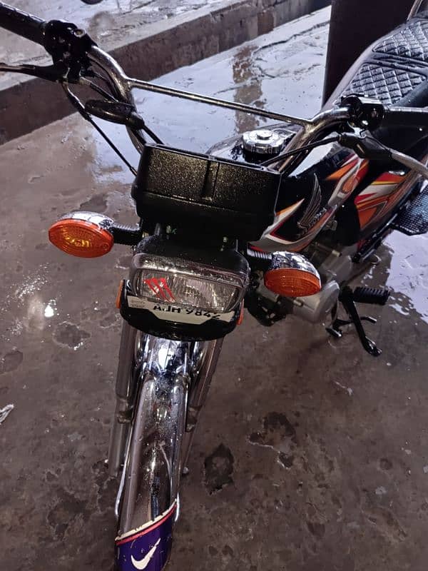 Honda 125 Black Colour Lush Canditin  Model 2022 (Jan 2022) 3