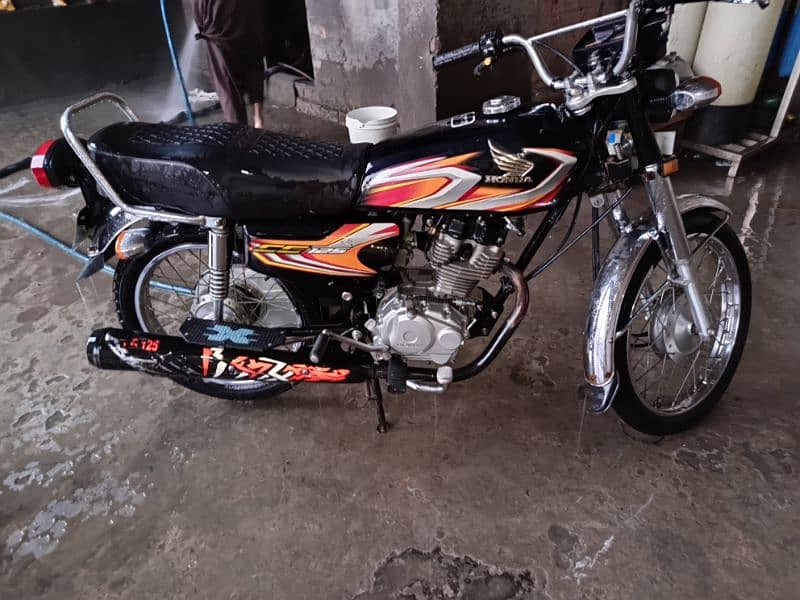 Honda 125 Black Colour Lush Canditin  Model 2022 (Jan 2022) 11