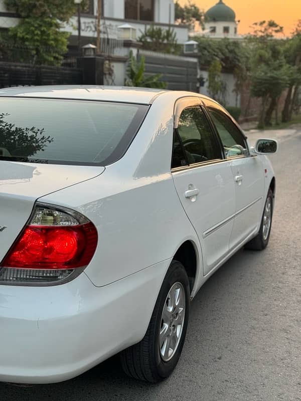 Toyota Camry 2004 4