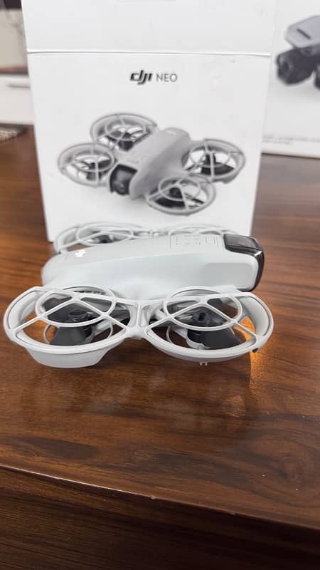 DJI NEO 4