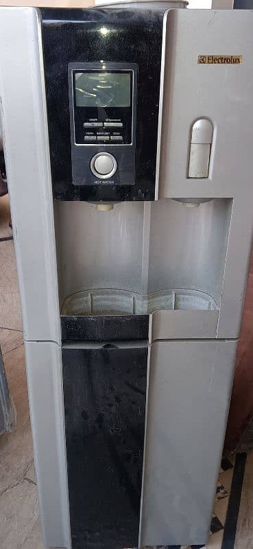 Electrolux (water dispenser)for sale in good condition 0