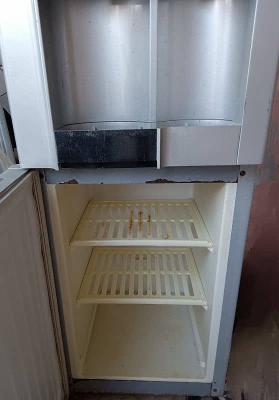 Electrolux (water dispenser)for sale in good condition 2