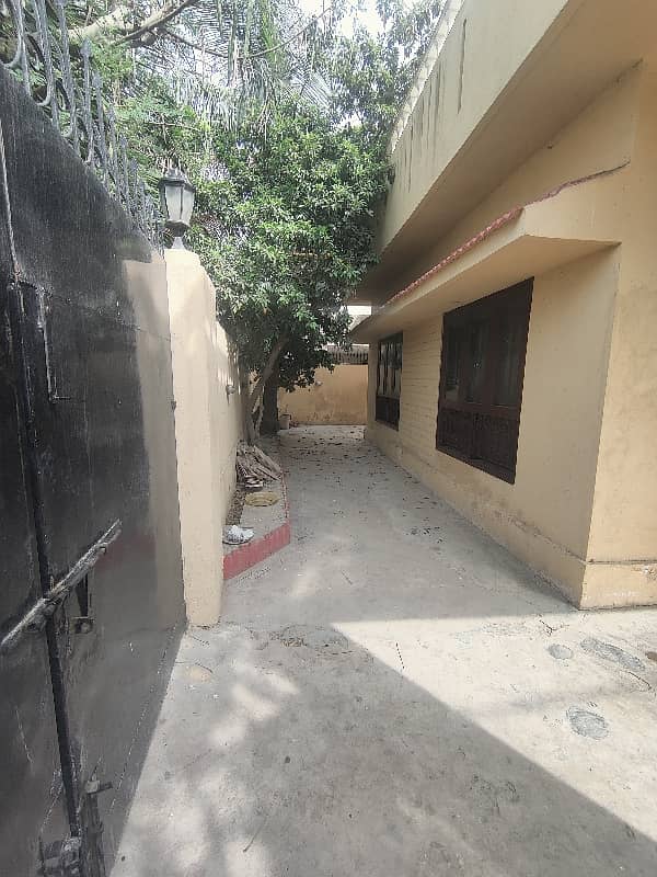 300 YARDS MAINTAINED HOUSE IS AVAILABLE FOR SALE 20