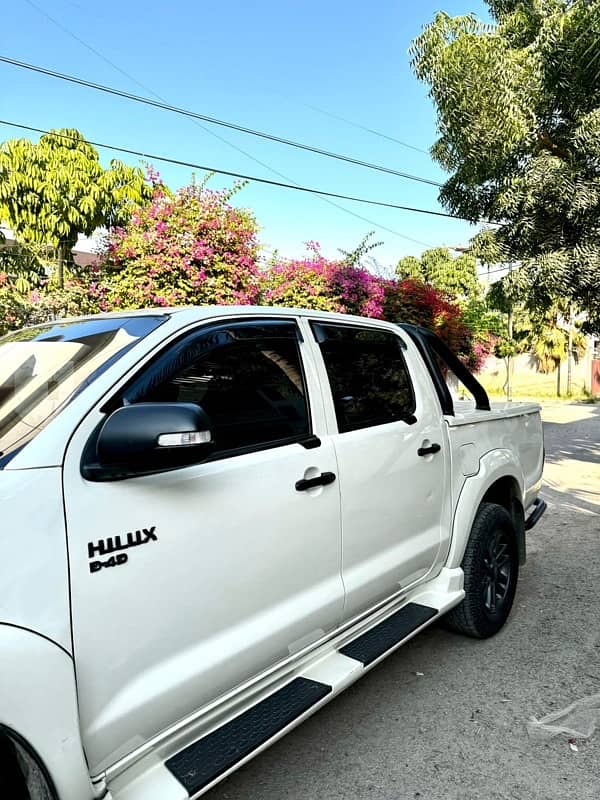 Toyota Hilux 2014 3