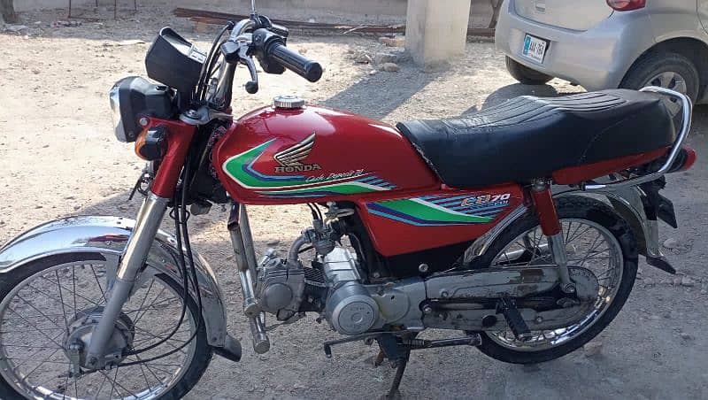 Honda CD70 motorcycle 2017 model urgent for sale Pakistan=03426393428= 1