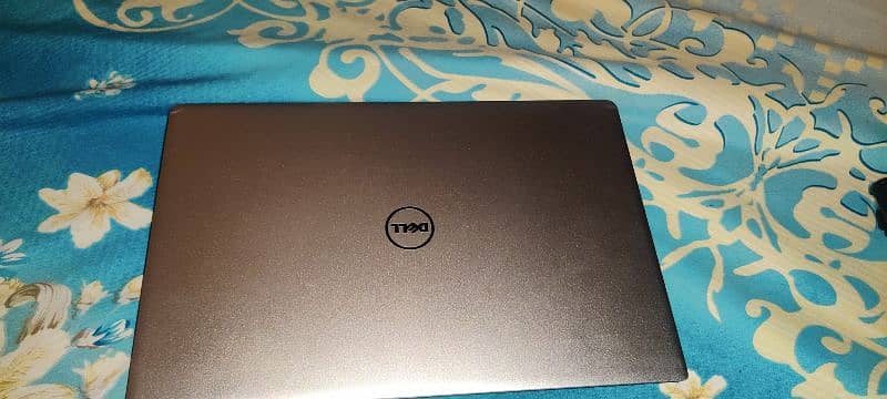 Dell xps 13 9360 core i7 8th gen 8 gb ram 256 ssd 4