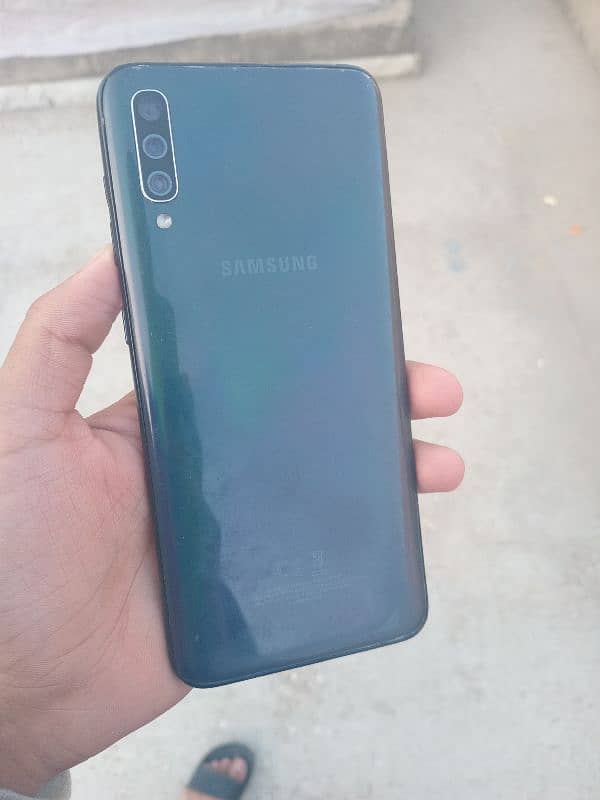 Samsung A70 4G 6/128 for sale 1