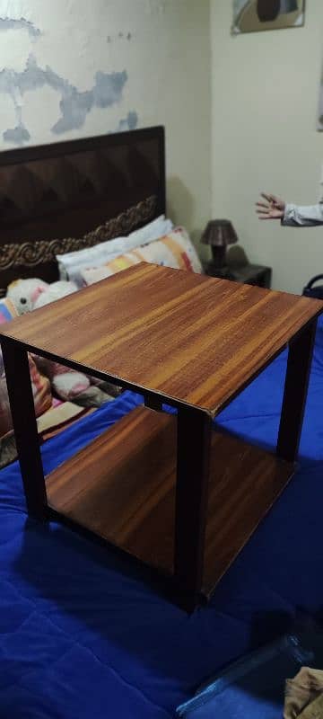 solid wood 2 table and 2 Almaari 4