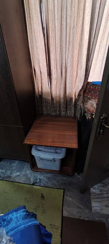 solid wood 2 table and 2 Almaari 5