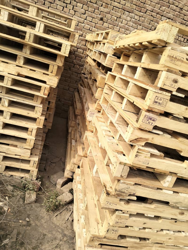 wooden pallets available 0