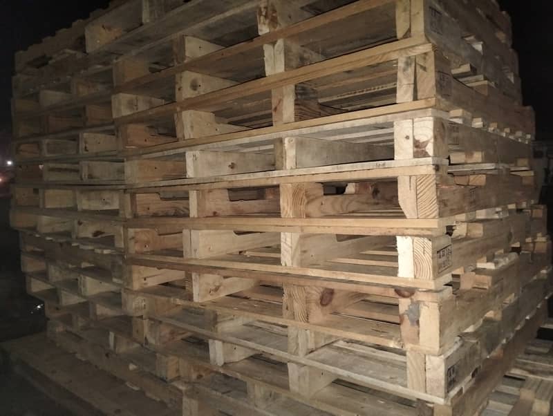 wooden pallets available 3