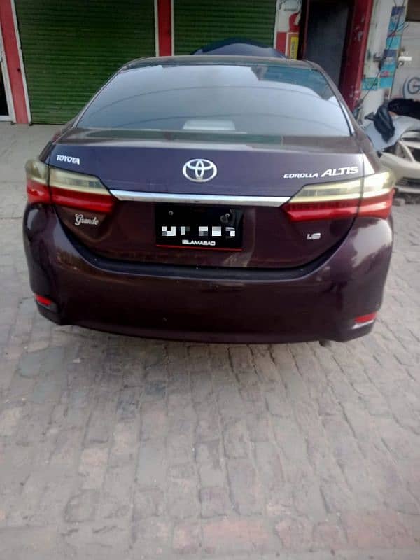 Toyota Altis Grande 2014 1