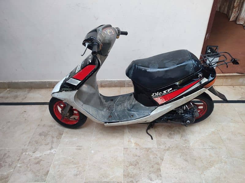 Honda Dio 2 stroke scooter 50cc 1