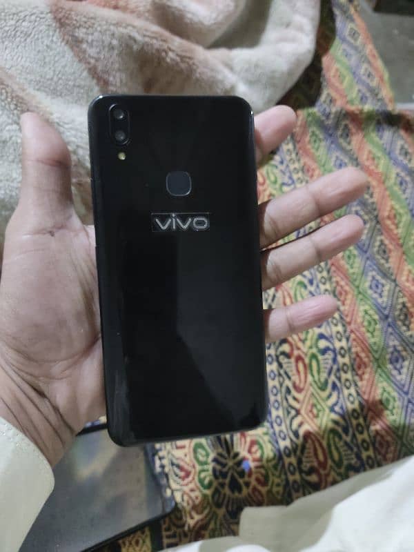 vivo v9 4/64gb original with box good condition 2