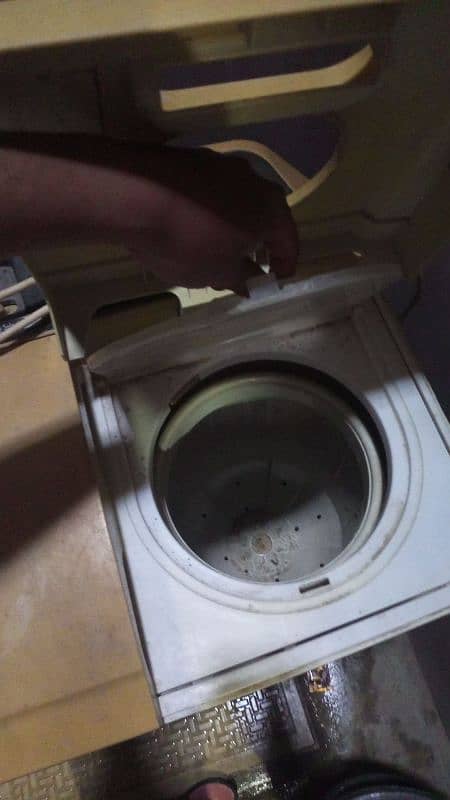 Boss washing and Dryer machine. ok condition. 4