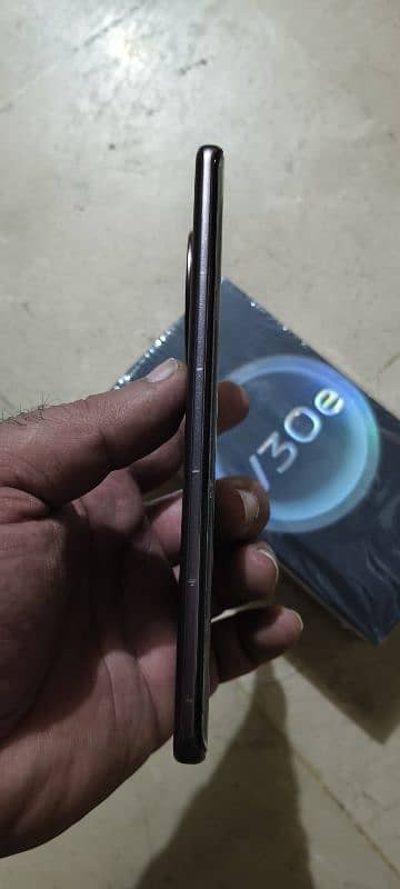 VIVO V30E 8/256.10/10 4