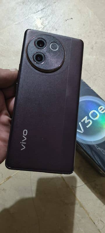 VIVO V30E 8/256.10/10 7