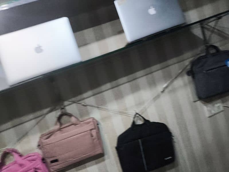 2019//2020//2022 apple MacBook Pro air excellent 1