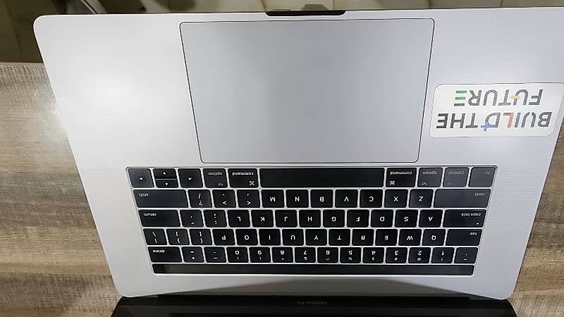 Macbook Pro Max 2017 Late 16Gb/1TB Good Condition 2