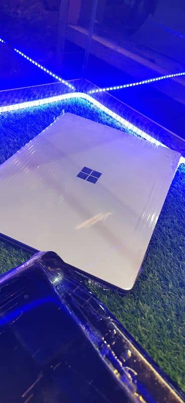 Microsoft Surface Laptop 2 i5/8th/4ktouch 0