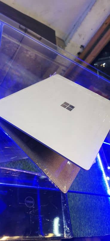 Microsoft Surface Laptop 2 i5/8th/4ktouch 3