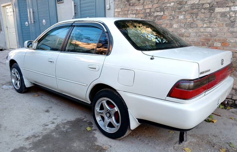 Toyota Corolla SE Saloon Limited Edition 2001 0