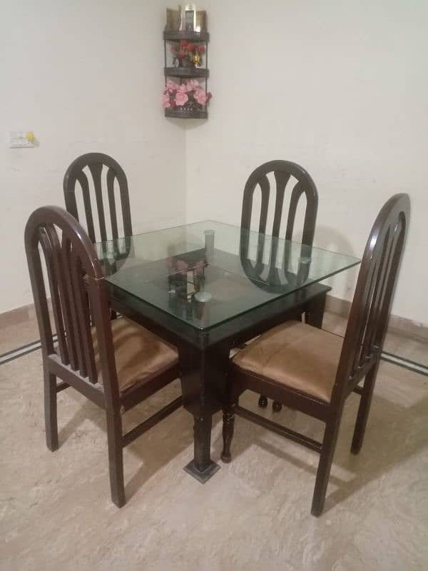 Dining tables 0