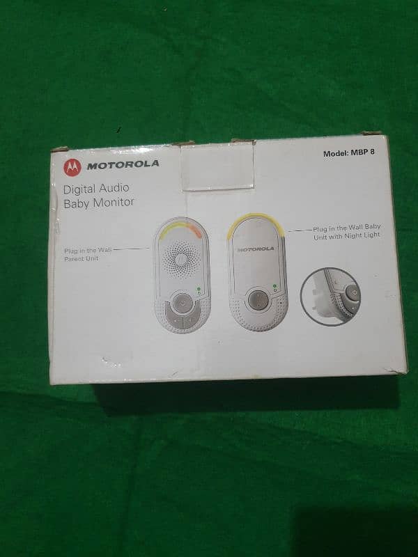 Motorola Baby Monitor 3.5-Inch LCD Monitor and Wi-Fi Internet Viewing 2