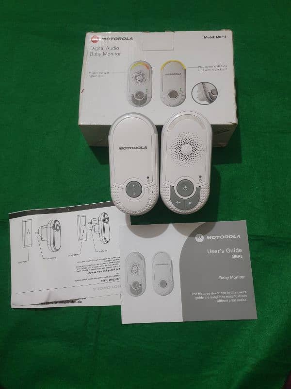 Motorola Baby Monitor 3.5-Inch LCD Monitor and Wi-Fi Internet Viewing 4