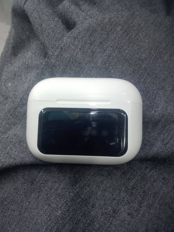 E9 airpod with touch disply 1