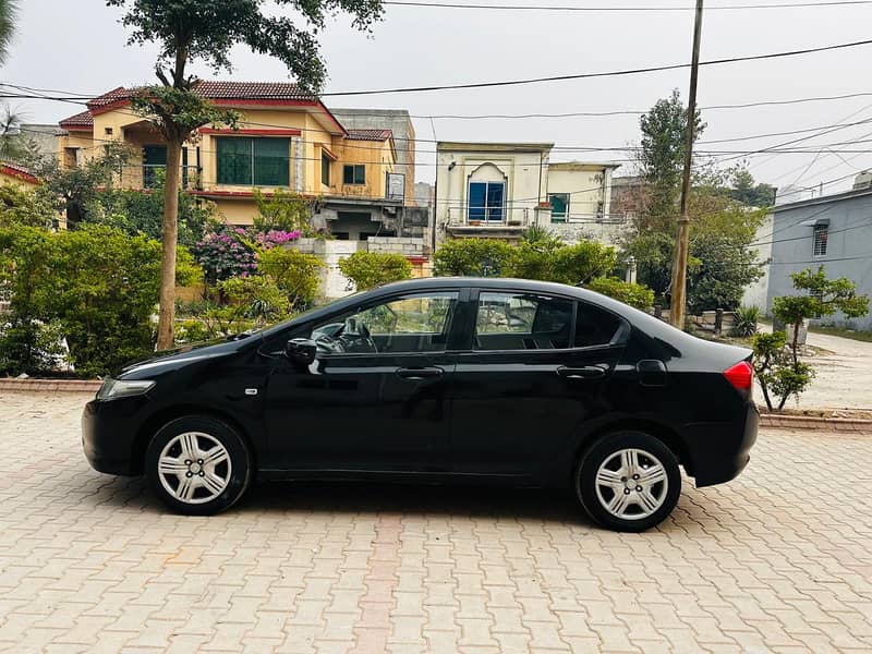 Honda city mint condition 14