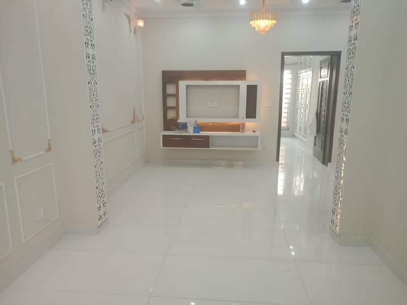 5 marla brand new upper portion for rent pine avenue road lahore. 1