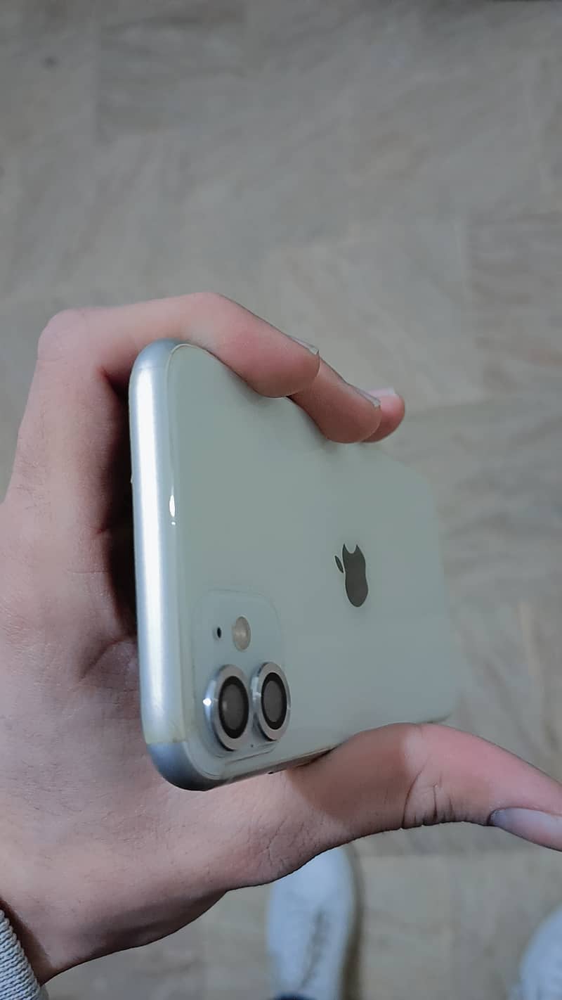 Apple iPhone 11 4