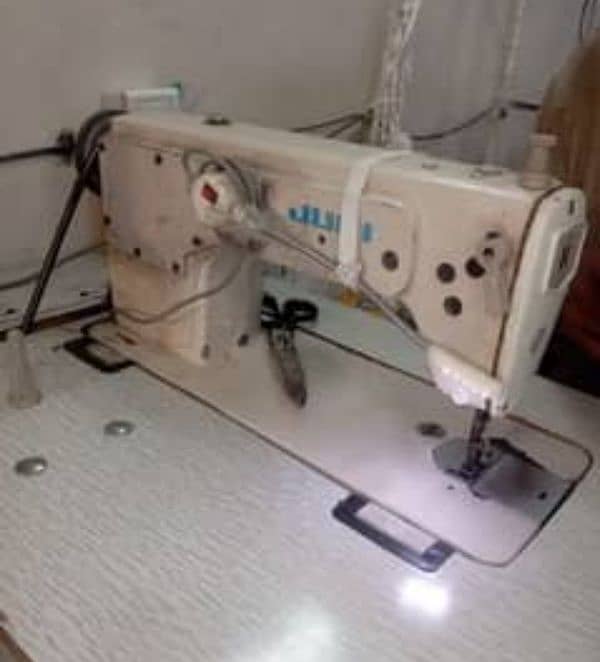 sewing machine /juke machine 0