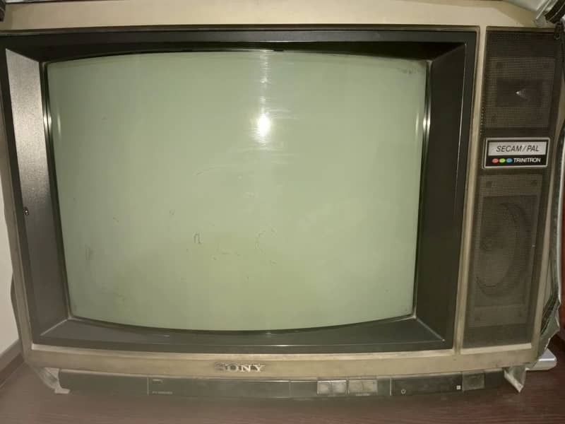 SONY ANTENNA TV WITH TROLLEY 1