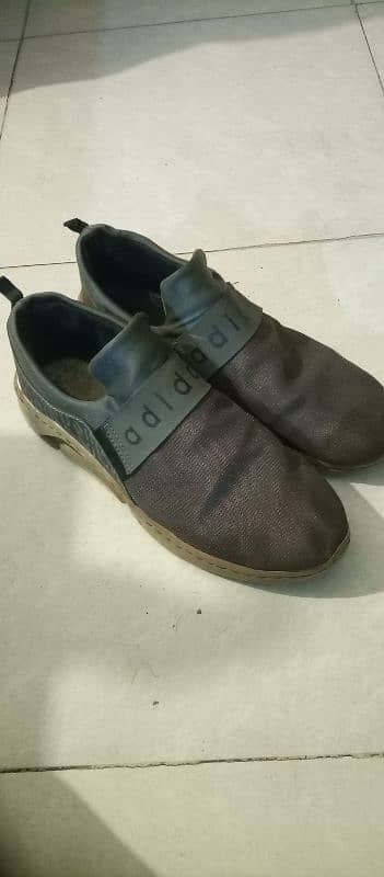 Winter Medicated Shoes 5500 original price used price 2800 3