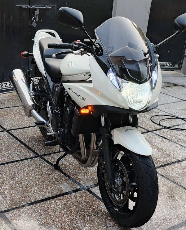 Suzuki bandit 650 S. 4