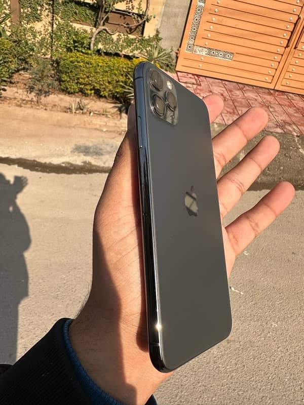 iphone 11 pro max 256gb jv waterpack phone 10/10 1