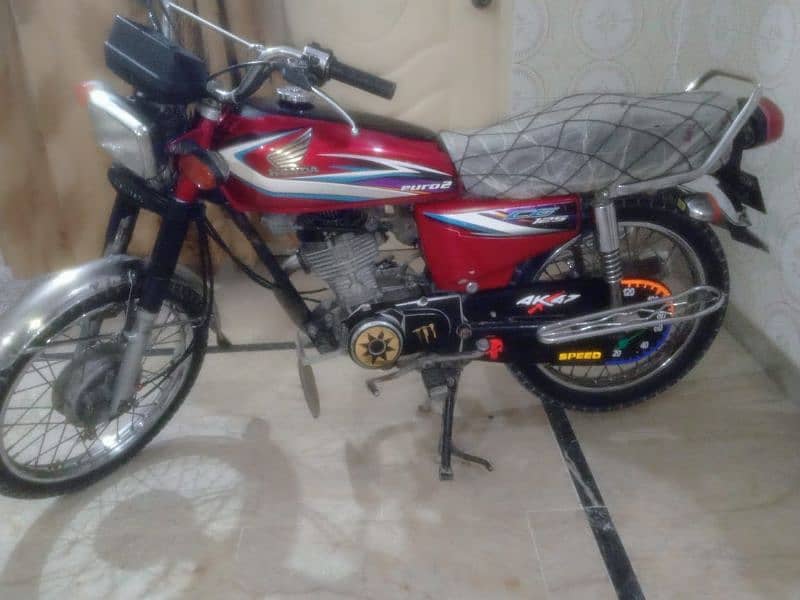 Honda 125 CG red colour 0