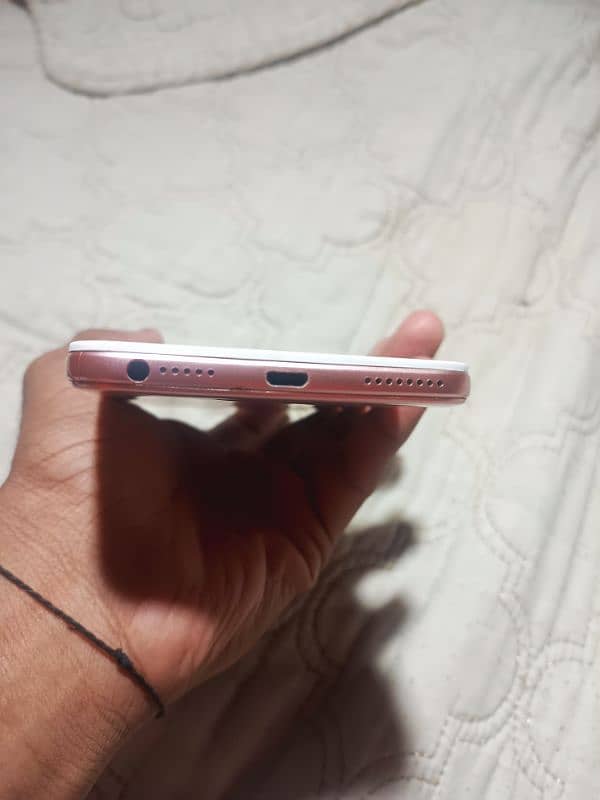 Oppo F1s (4/64 GB) 2