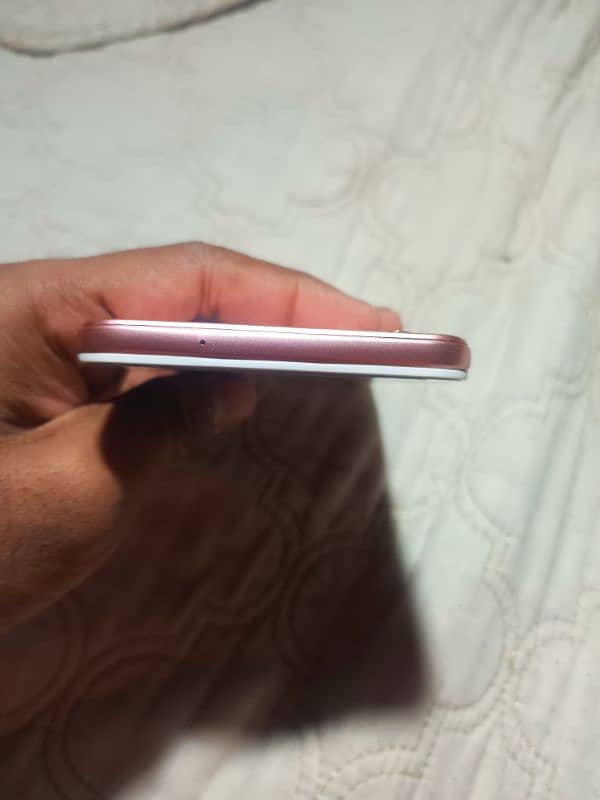 Oppo F1s (4/64 GB) 4