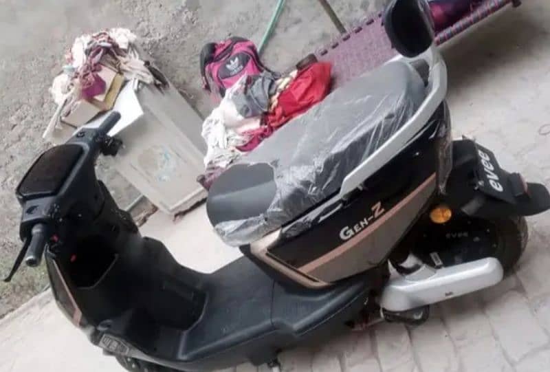 evee scooty Gen z model bht achi chlti he 0