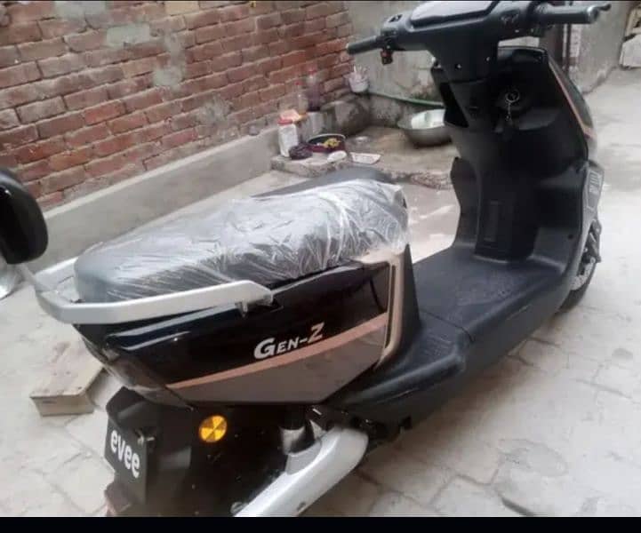 evee scooty Gen z model bht achi chlti he 2