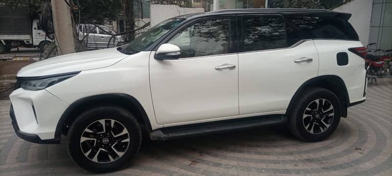 Toyota Fortuner V 2017 1