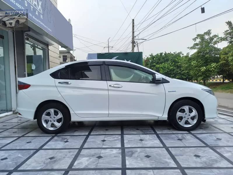 Honda Grace Hybrid 2014 3